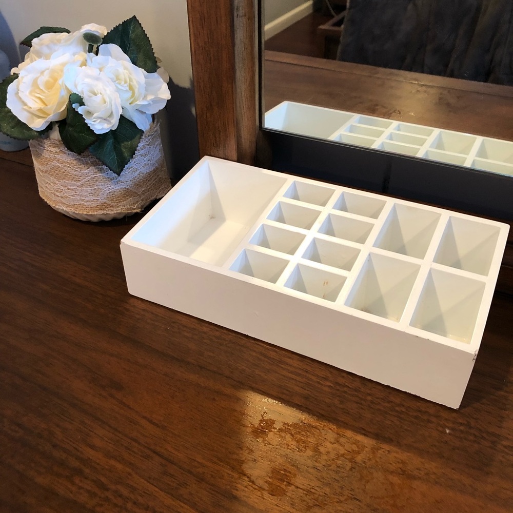 White Vanity Organizer! For makeup/brushes/jewelry